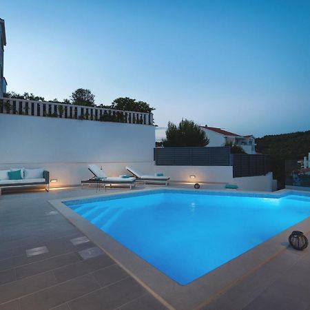 Villa Miholina - With Heated Swimming Pool Трогір Екстер'єр фото