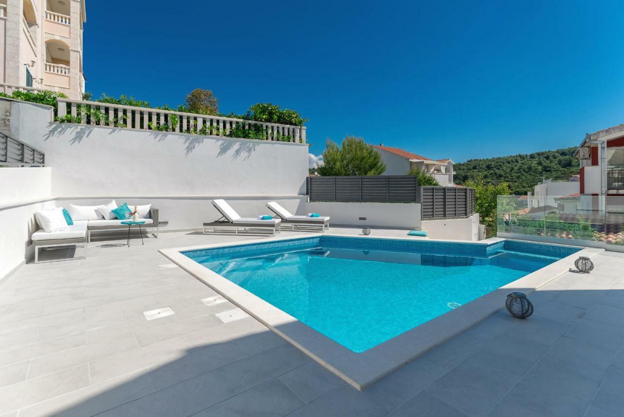 Villa Miholina - With Heated Swimming Pool Трогір Екстер'єр фото