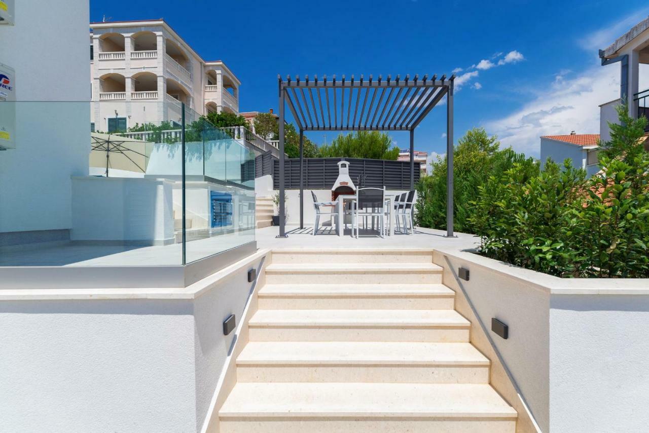 Villa Miholina - With Heated Swimming Pool Трогір Екстер'єр фото