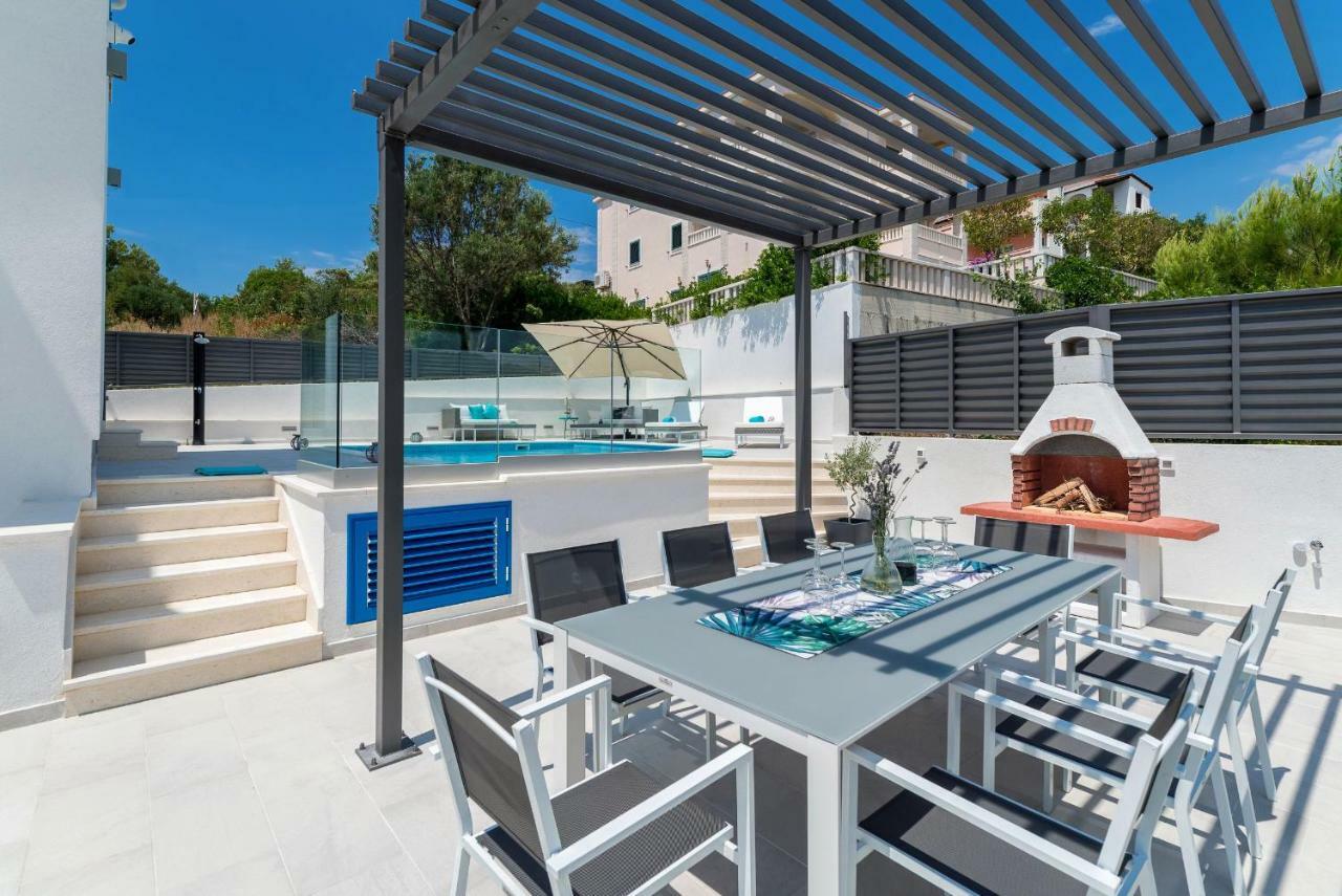 Villa Miholina - With Heated Swimming Pool Трогір Екстер'єр фото
