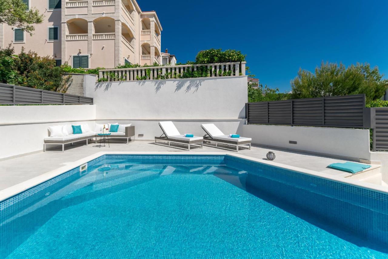 Villa Miholina - With Heated Swimming Pool Трогір Екстер'єр фото