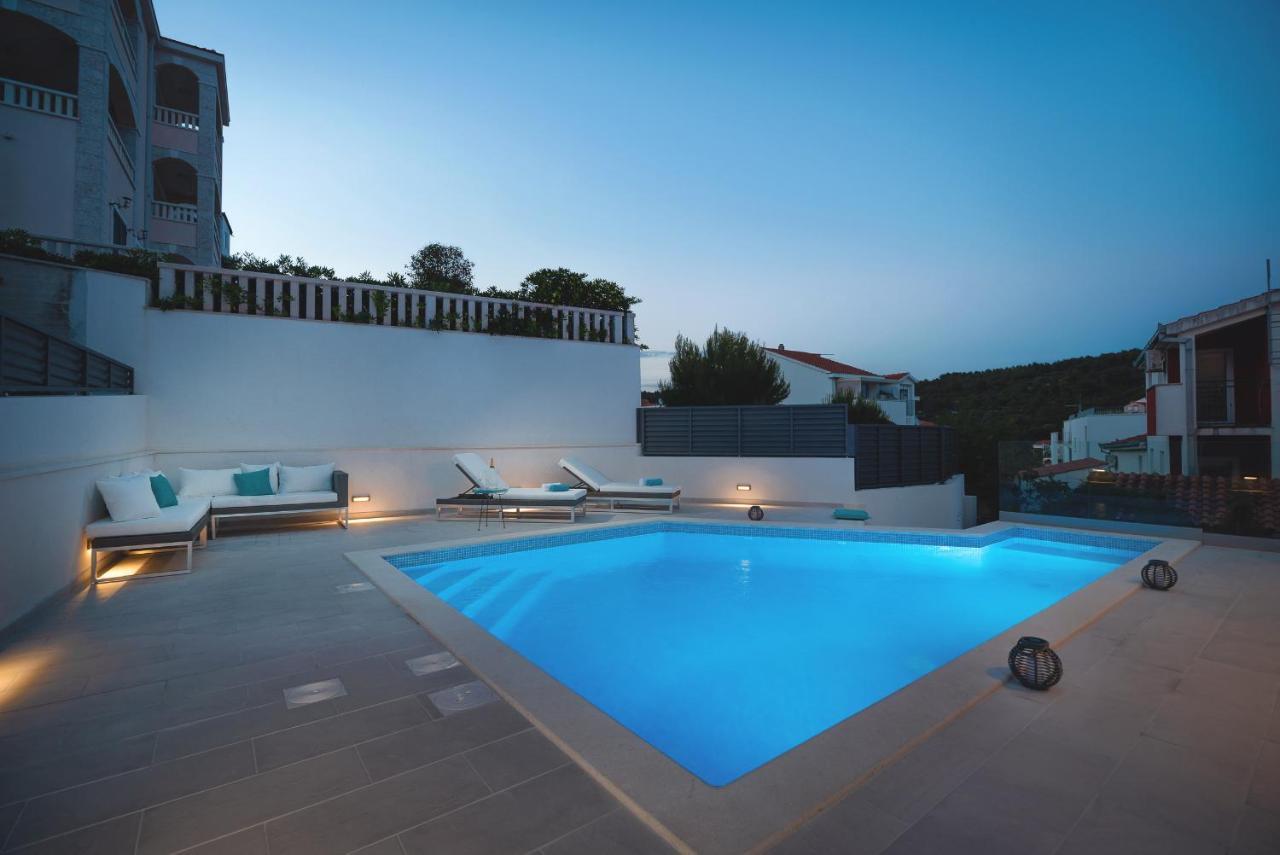 Villa Miholina - With Heated Swimming Pool Трогір Екстер'єр фото