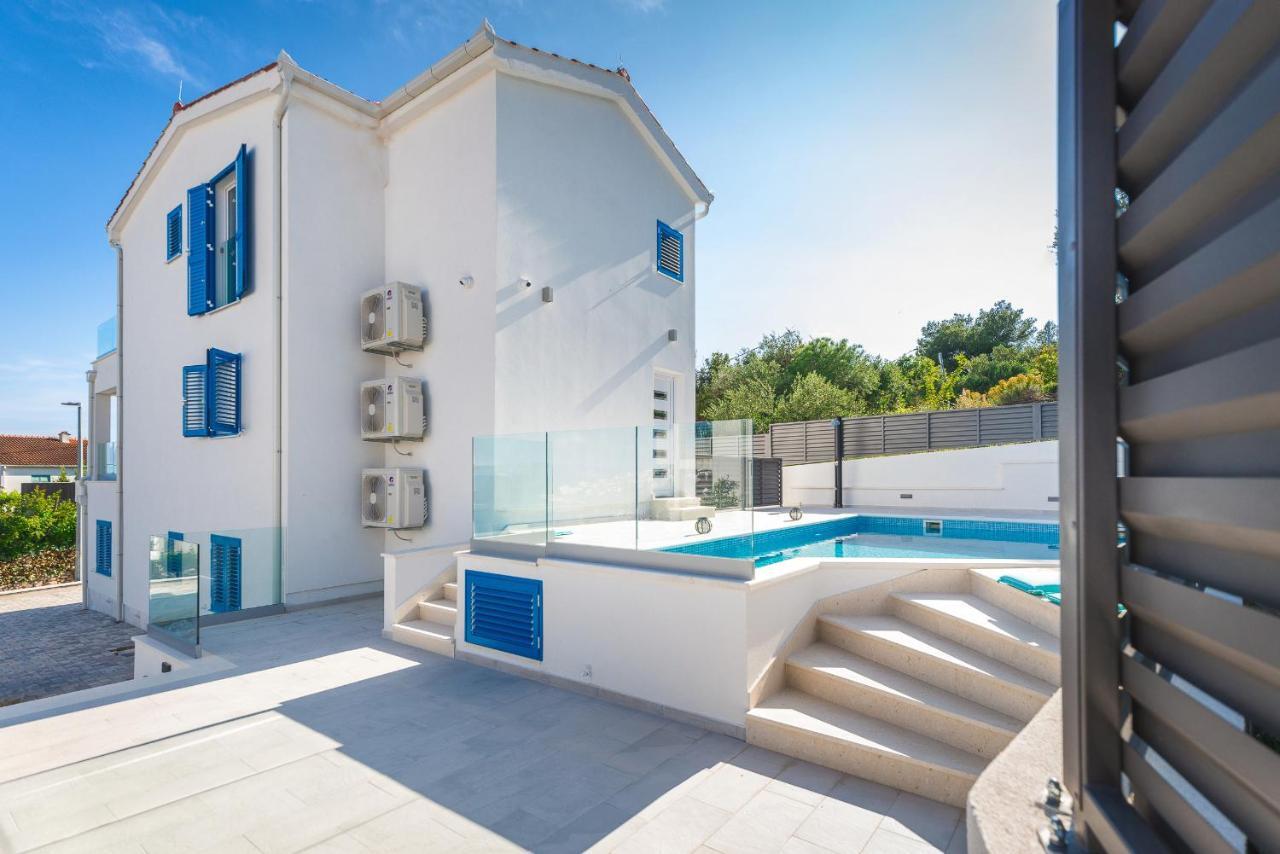 Villa Miholina - With Heated Swimming Pool Трогір Екстер'єр фото