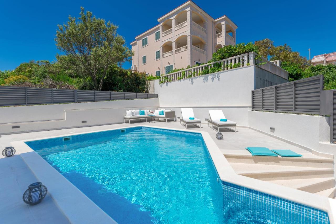 Villa Miholina - With Heated Swimming Pool Трогір Екстер'єр фото